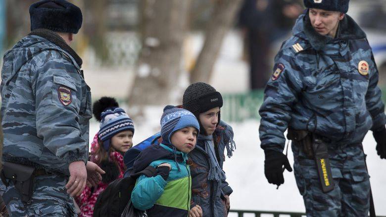 Департамент образования Москвы обратился к родителям в связи с массовыми эвакуациями