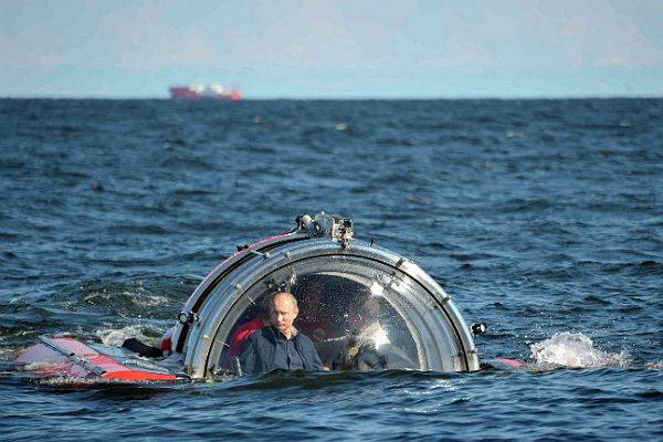 В Финском заливе перед погружением Путина нашли минное поле