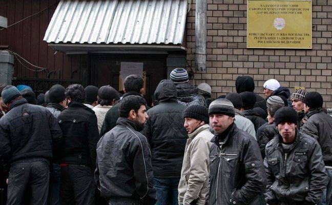Таджикские мигранты будут проходить подготовку перед отъездом в Россию