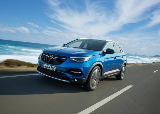 В Санкт-Петербурге открылся первый автосалон Opel