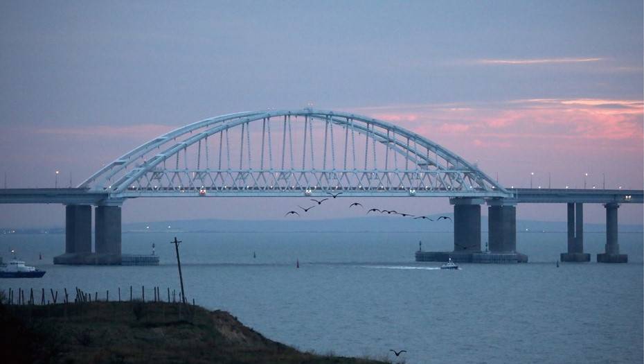 Поезд с Путиным поехал по Крымскому мосту