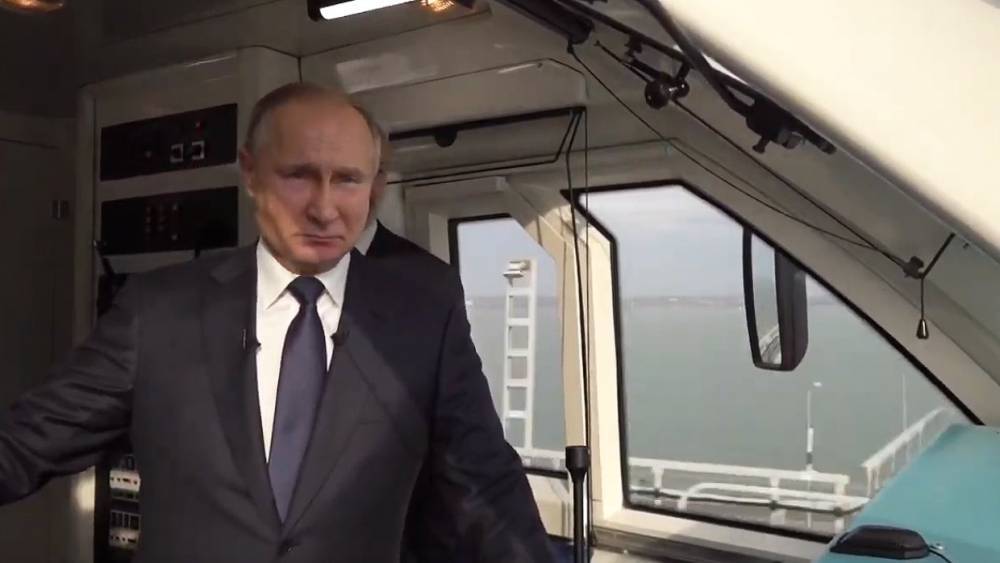 Путин запустил железнодорожное движение по Крымскому мосту