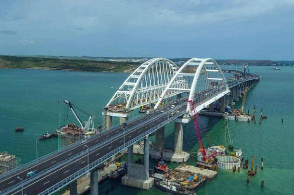 Президент России открыл сообщение по Крымскому мосту