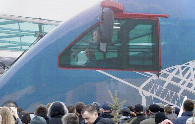 Президент России открыл железнодорожное движение по Крымскому мосту