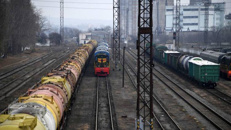 Когда запустят грузовые поезда по Крымскому мосту - видео