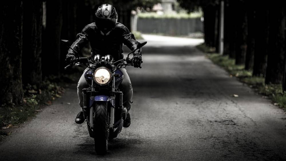 В Великом Новгороде будут судить пенсионера, из-за которого пострадал мотоциклист