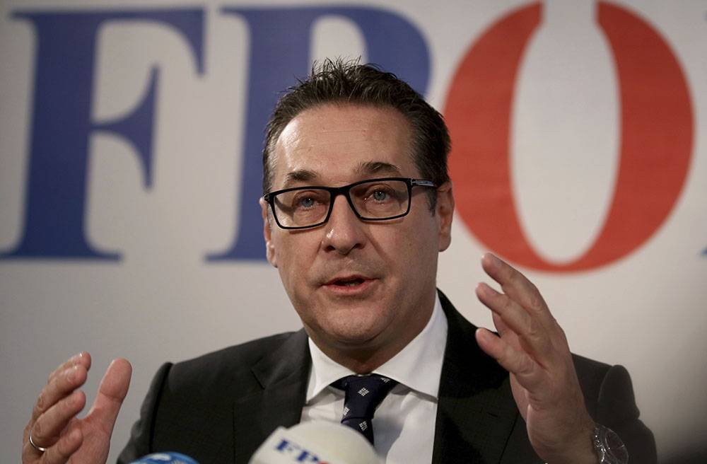 Бывший вице-премьер Австрии платил за онлайн-игры из партийной кассы