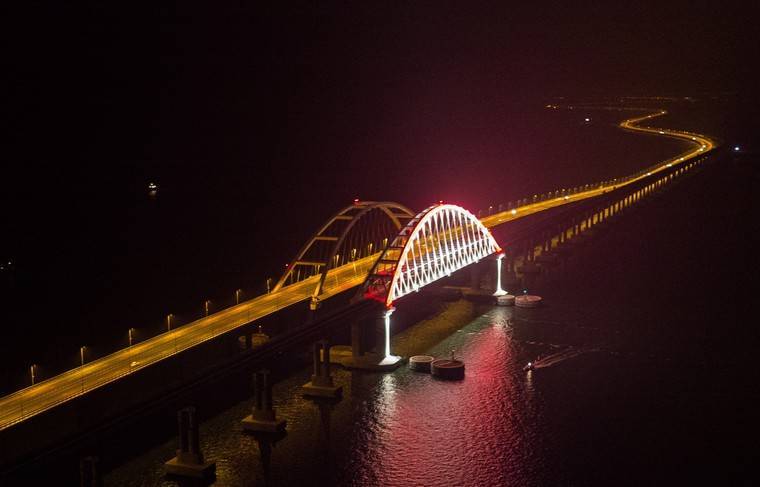 Владимир Путин назвал Крымский мост «красавцем»
