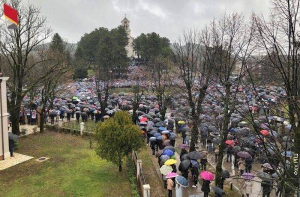 Сербская православная церковь: В Черногории власть хочет занять место Бога