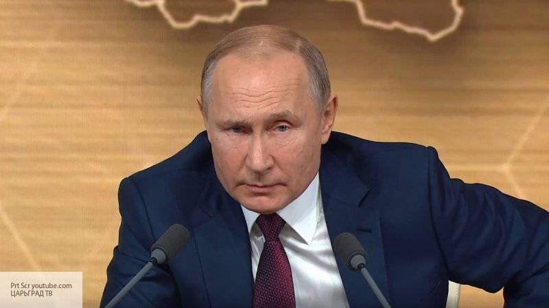 Путин пошутил над Устиновым, схватившимся за колбасу