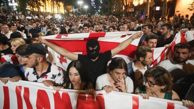 Грузинская оппозиция предлагает встретить Новый год и снова выйти на улицы