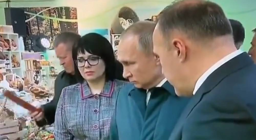 Путин пошутил над взявшим колбасу на агровыставке полпредом Устиновым
