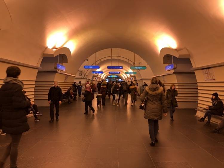 Метрополитен Петербурга будет работать без перерыва в новогоднюю ночь
