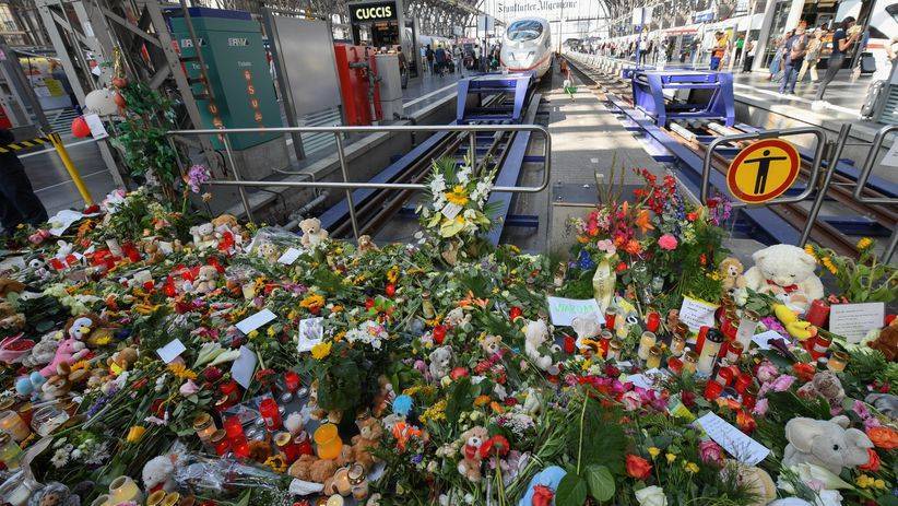 Родные жертвы в шоке: беженец, толкнувший мальчика под поезд, не предстанет перед судом