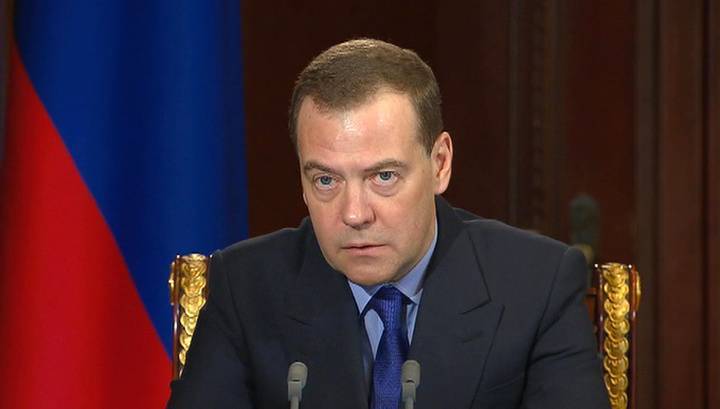 Медведев готов решить проблему санкций, если Украина проявит инициативу