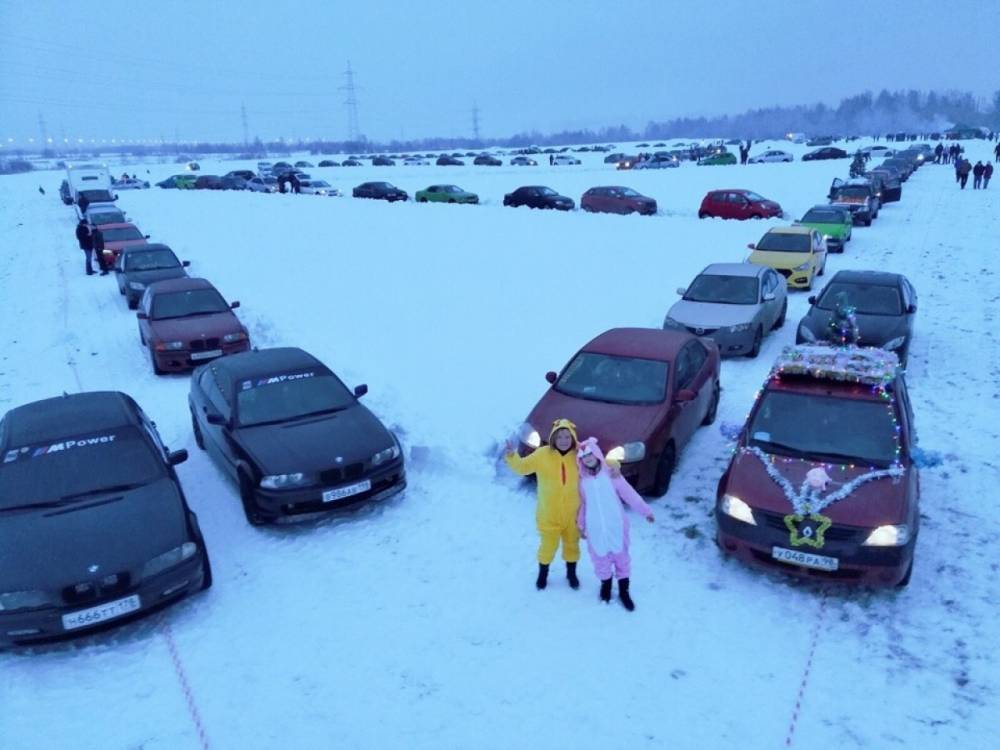 Петербургские водители готовятся к флешмобу «Автоелка»