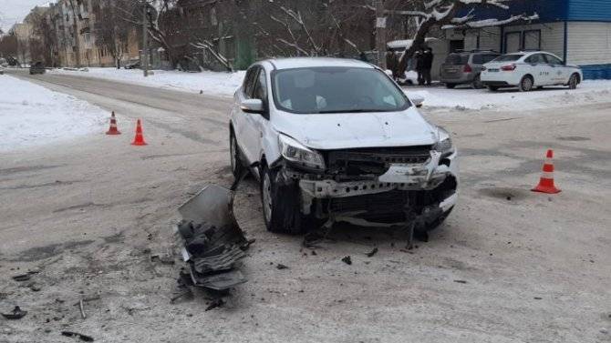 В Екатеринбурге машину после ДТП отбросило на пешеходов – погиб мужчина