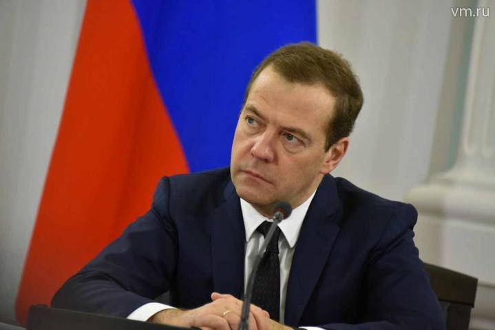 Медведев: Москва готова обсуждать с Киевом снятие взаимных санкций