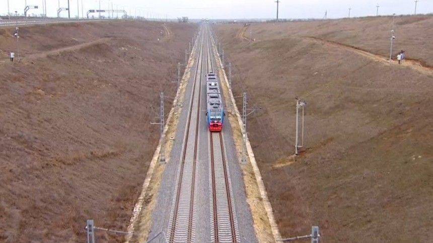Первый прямой пассажирский поезд из Санкт-Петербурга направляется в Крым