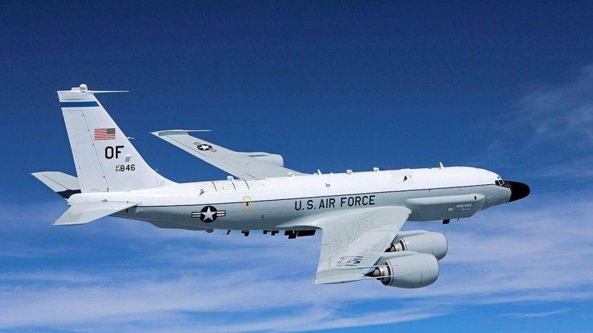 Военные самолеты США провели многочасовую разведку у западных границ России