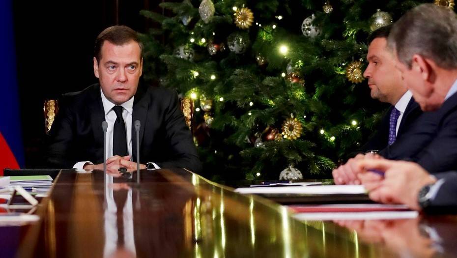"Совсем чуть-чуть осталось": Медведев оценил санкции против "Северного потока-2"