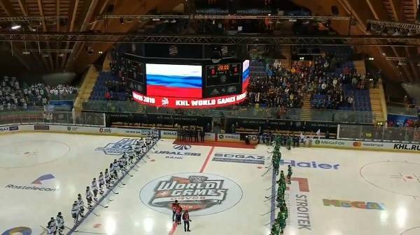 На матче КХЛ в Давосе по ошибке включили старый гимн России
