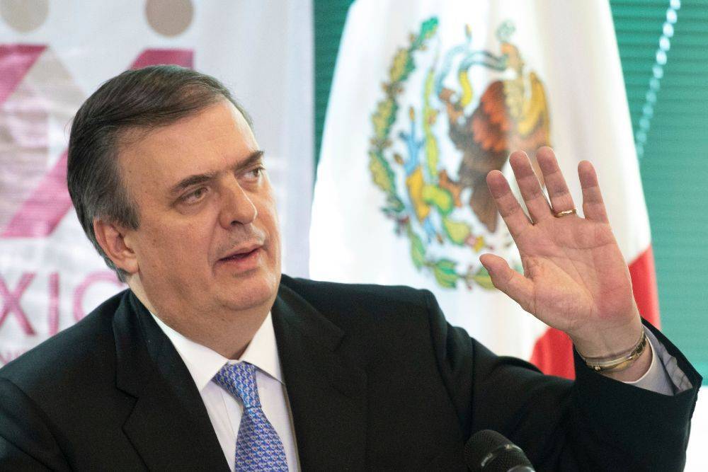 Посол Мексики в Аргентине уволился после обвинений в краже книги