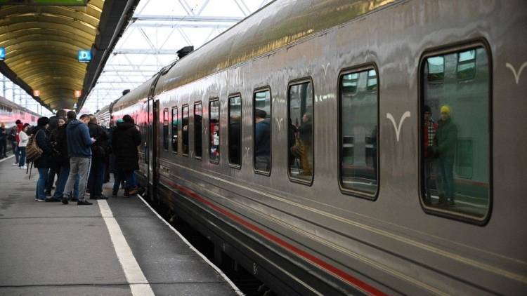 Начальник первого поезда из Санкт-Петербурга в Крым опоздал на рейс