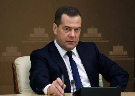 Медведев рассказал, когда Москва может отказаться от санкций против Киева
