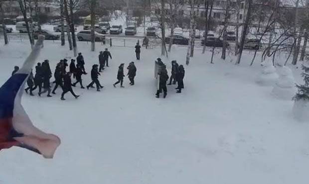 В Татарстане полицейские пришли к девушке, которая опубликовала видео учений с по разгону митинга со школьниками