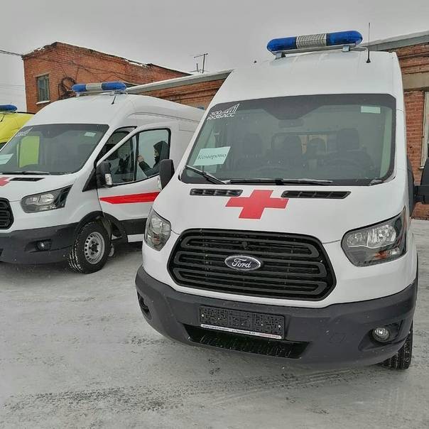 16 машин скорой помощи вручили больницам Кузбасса