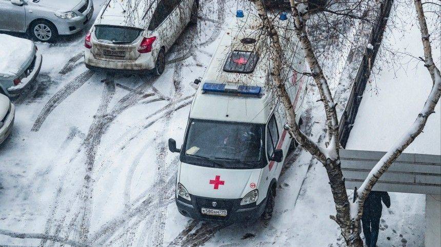 Девушка выпала из окна в московском кафе во время корпоратива