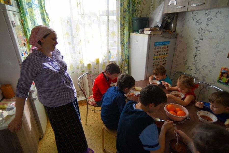 Матвиенко предложила бесплатно выдавать квартиры многодетным семьям