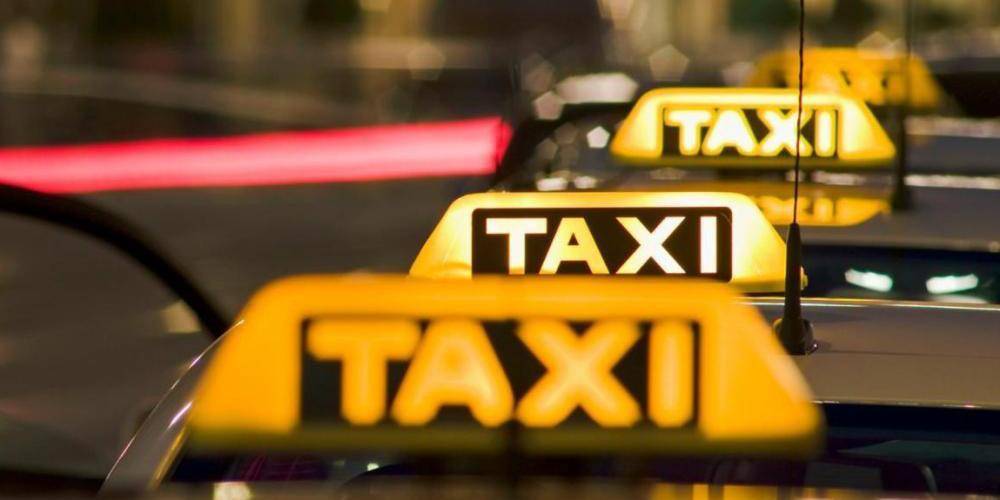 Российских чиновников хотят пересадить на такси