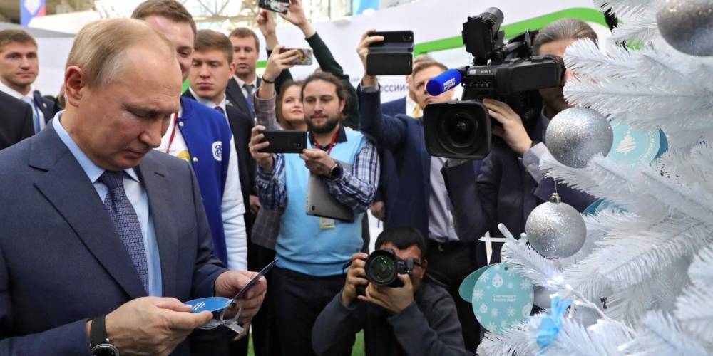 "Сделал исполнение желаний тысяч детей традицией": эксперт об участии Путина в акции "Ёлка желаний"