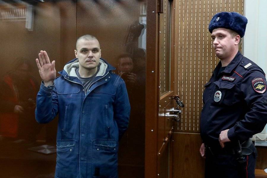 Суд приговорил к 2,5 года колонии участника несогласованной акции Суровцева
