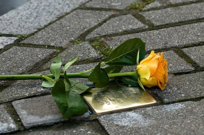 Польский город отказался от камней преткновения памяти жертв Холокоста