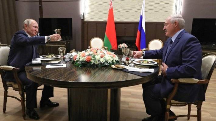 Лукашенко пожалел, что не может встретиться с Путиным «за рюмкой водки»