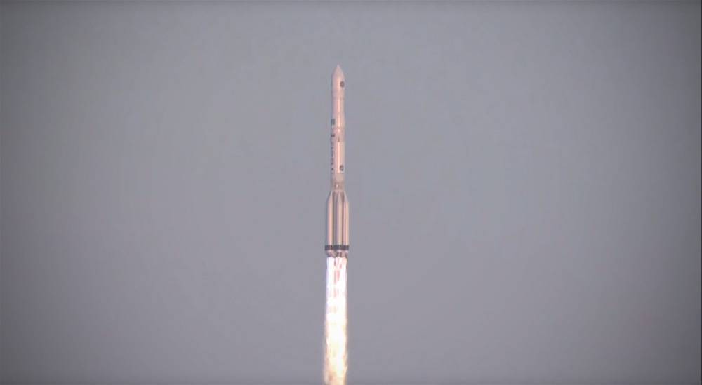 Запуск "Протона" с космодрома "Байконур" показали на видео