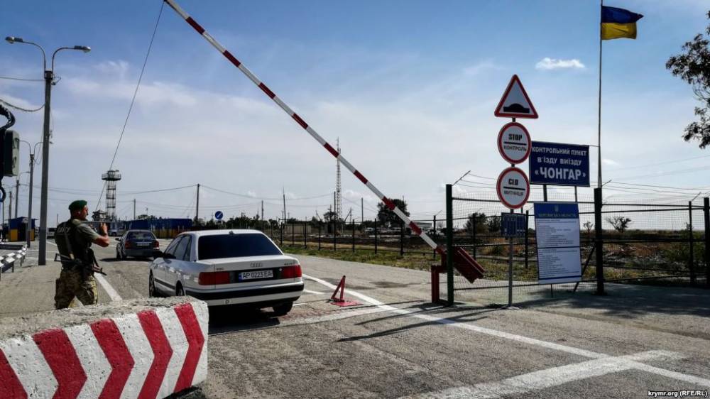 Украина упростила пересечение границы с Крымом для подростков