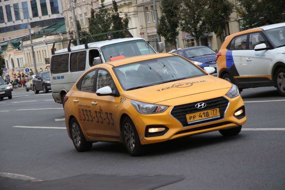 Российских чиновников могут пересадить на такси