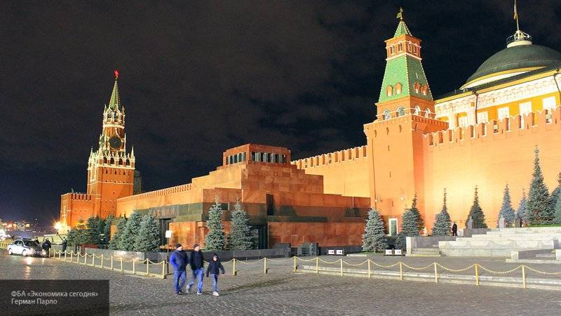 Кремль, Мавзолей и Красную площадь закроют для посетителей 25 декабря из-за елки