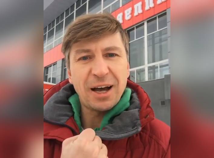 Известный фигурист позвал всех на парад Дедов Морозов в Кемерове