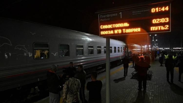 Первый поезд из Санкт-Петербурга в Крым прибыл в Симферополь