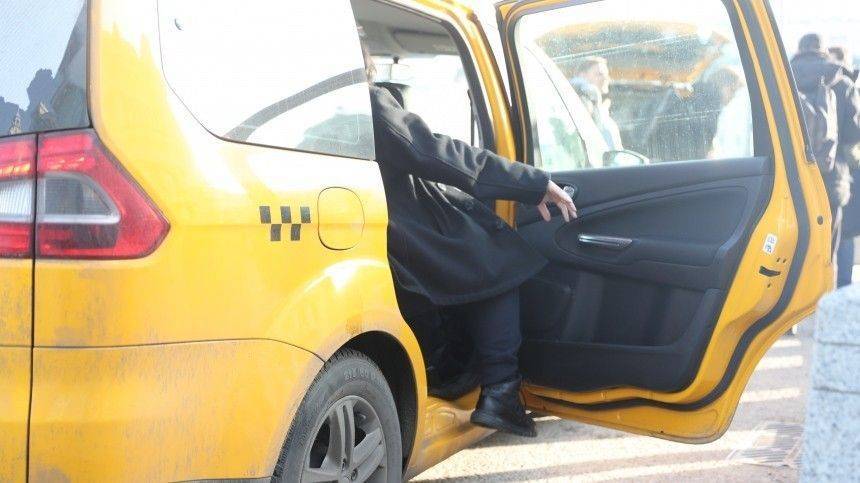 Российских чиновников хотят пересадить на такси