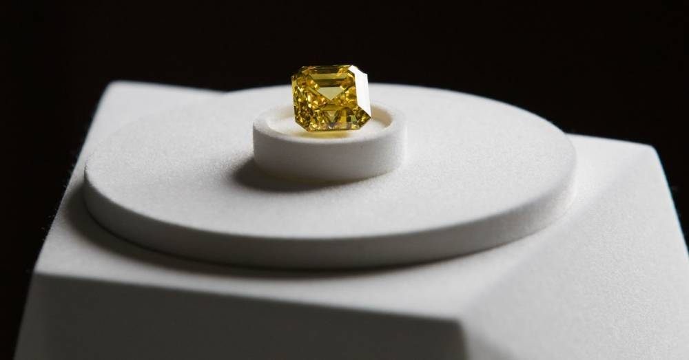 В России продали уникальный жёлтый бриллиант