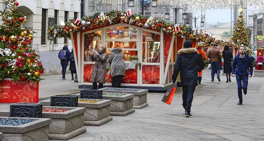 Движение в центре Москвы ограничили из-за новогодней елки в Кремле