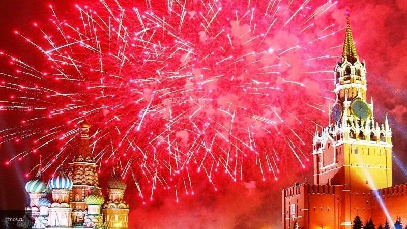 Новогодние фейерверки запустят в 20 парках Москвы