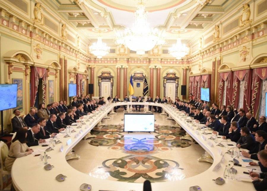 Кабмин Украины провел экстренное заседание по газовым переговорам с РФ