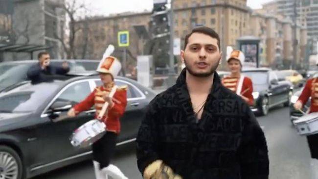 В Москве задержали рэпера, перекрывшего кортежем из «Майбахов» Новый Арбат